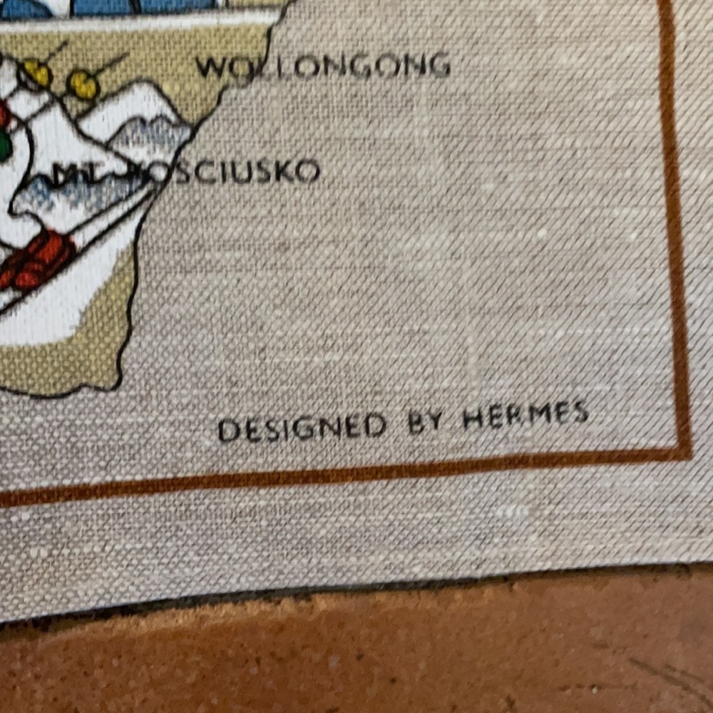 Hermes Auth designed by Hermes Vtg linen map of Australia measures 29 x 19 - Picture 12 of 12